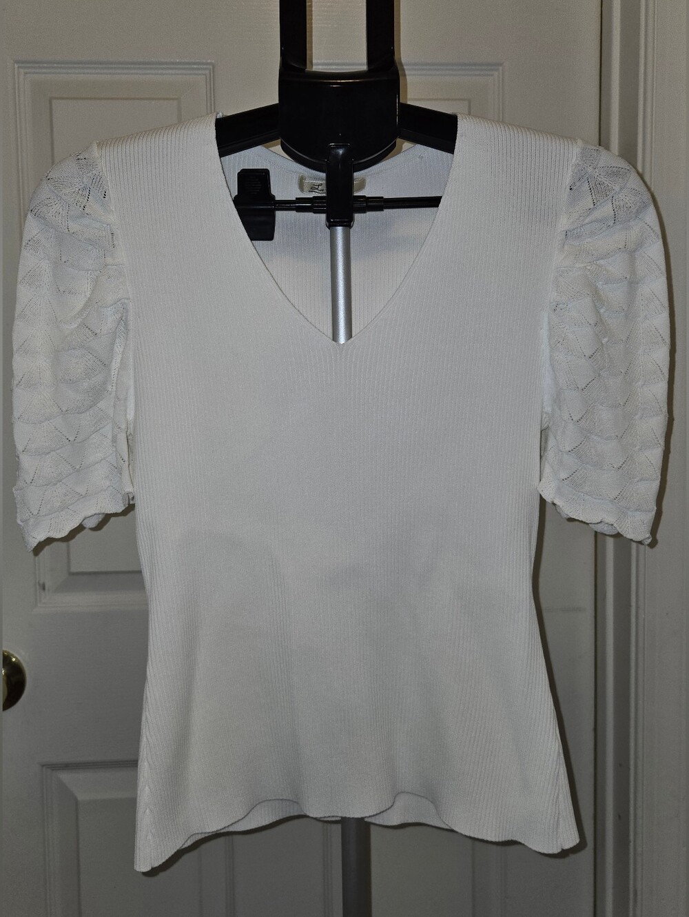 Los Serein Women's White V-Neck Top with Textured Puff Sleeves